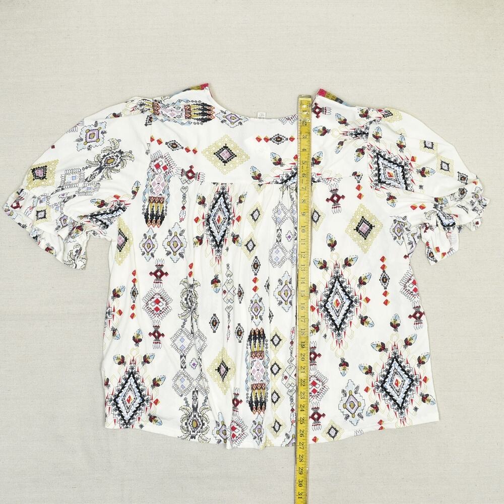 NEW Cato Women Blouse Top V Neck Paisley Short Sleeve Polyester White Size 26/28 - Picture 5 of 8